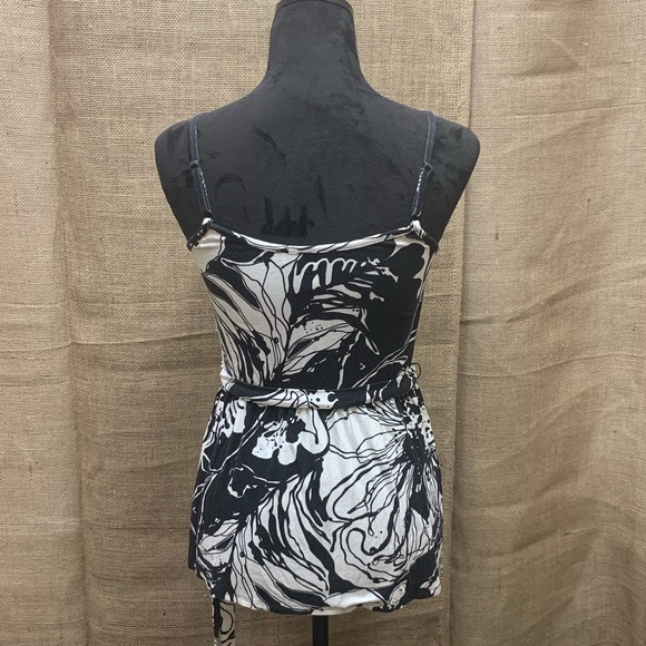 White House Black Market Floral Top - Picture 4 of 6